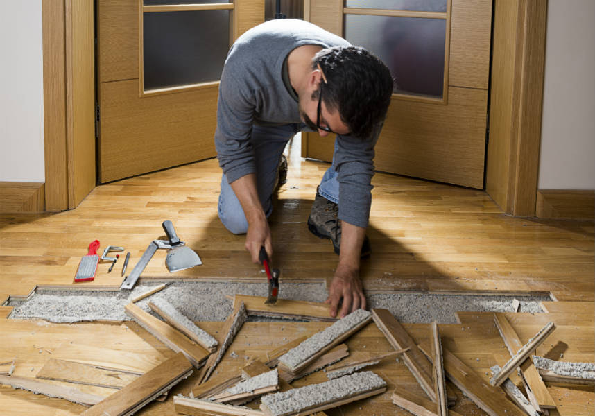 Remplacer ou restaurer un plancher de bois endommagé