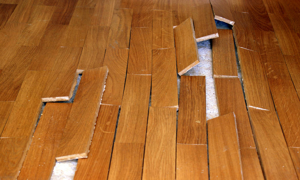 Remplacer ou restaurer un plancher de bois endommagé