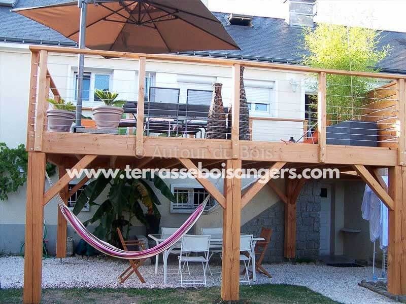 structure d'une terrasse bois suspendue